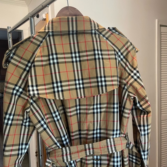WOMAN’S BURBERRY LONG COLLAR TRENCH COAT - Picture 2 of 10